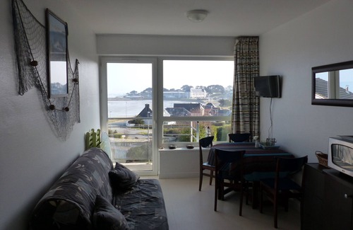 Trevou-Treguignec Apartamento | Apartamento con magníficas vistas al mar y playa de Trestel a 9 km de Perros Guirec