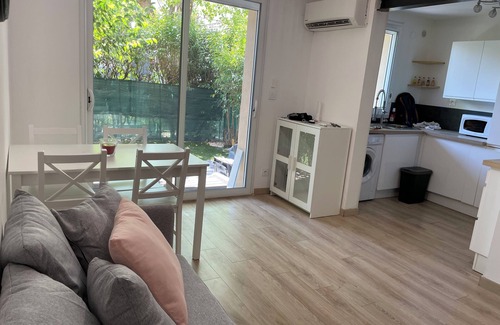 Castelnau-le-Lez Apartamento | Apartment with garden and jacuzzi!