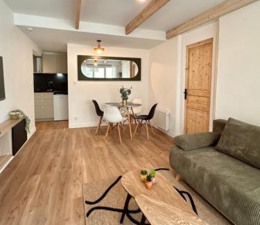Saint Genes Apartamento | Apartment with Garden 1 bedroom 3 people