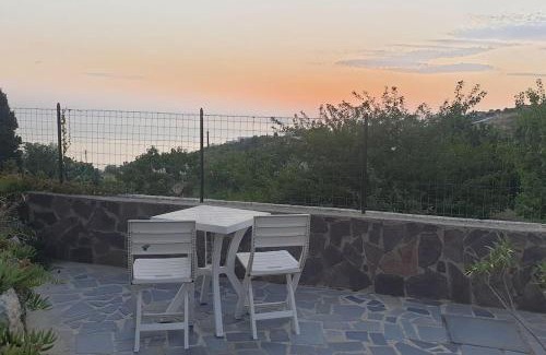 Pianoconte Apartamento | Apartment with garden in Pianoconte -Lipari