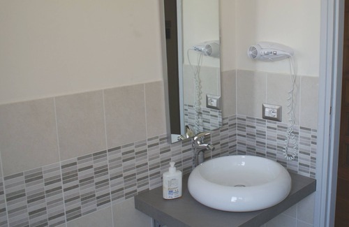 Romagnano Sesia Apartamento | Apartamento con sala verde y sala de paloma