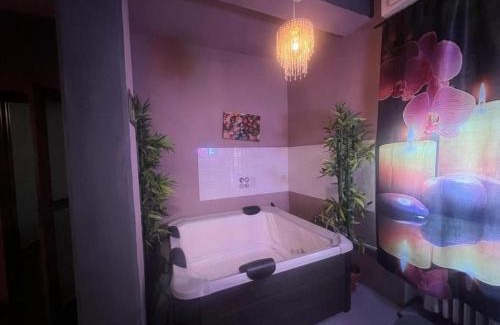 Parma City Centre Apartamento | Apartment with Jacuzzi in Parma