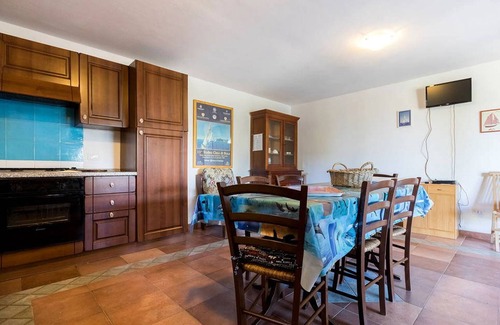 Sant'Antioco Apartamento | Apartamento con amplio jardín, a 5 minutos de Cala Sapone, 4/5 personas.
