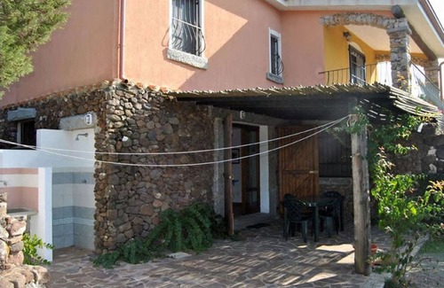 Sant'Antioco Apartamento | Apartamento con amplio jardín, a 5 minutos de Cala Sapone, 4/5 personas.