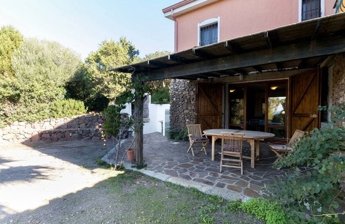 Sant'Antioco Apartamento | Apartamento con amplio jardín, a 5 minutos de Cala Sapone, 4/5 personas.