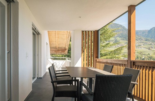 Tirolo Apartamento | Apartment with large south-facing terrace, incl. garage parking space