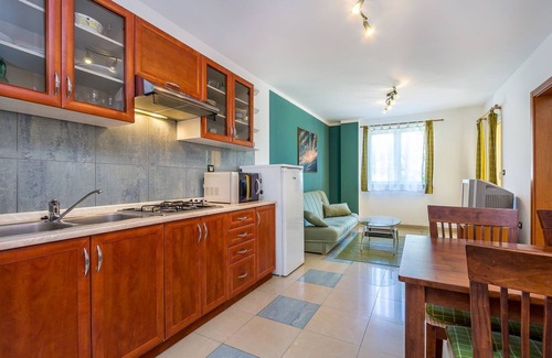 Valtura Apartamento | Apartamento con gran piscina, cancha de voleibol, tenis de mesa y fútbol de mesa.