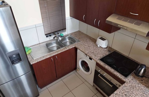 Greater Johannesburg Metropolitan Area Apartamento | Apartment with Lush green garden and a Pool