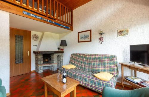 Le Grand-Bornand Apartamento | Apartment with mountain and village views