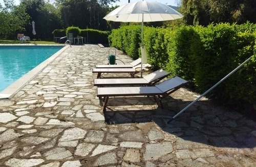 Badia a Ruoti Apartamento | Apartment with Park and Pool immersed in the greenery of Tuscany