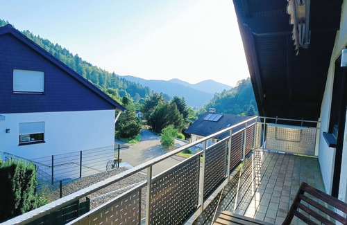 Lautenbach Apartamento | Apartment with panoramic balcony with reading material, games and fitness room