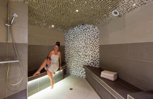 Ferney-Voltaire Apartamento | Apartment with pool park view