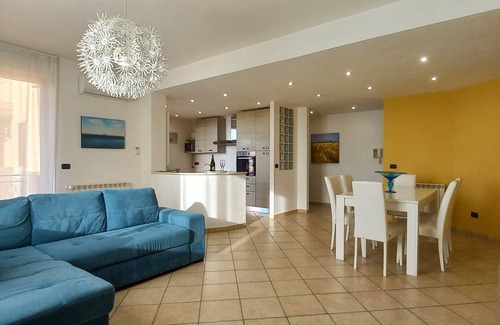 Torregrotta Apartamento | Apartamento de 8 camas, 2 baños. Estratégicamente ubicado para el abordaje eólico.