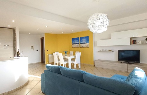 Torregrotta Apartamento | Apartamento de 8 camas, 2 baños. Estratégicamente ubicado para el abordaje eólico.