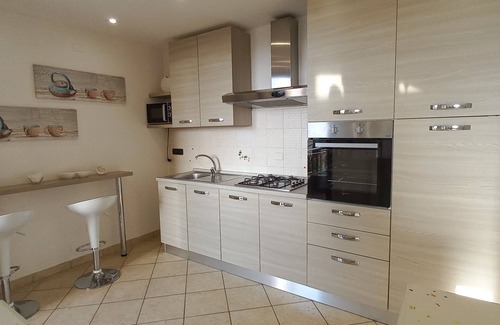 Torregrotta Apartamento | Apartamento de 8 camas, 2 baños. Estratégicamente ubicado para el abordaje eólico.