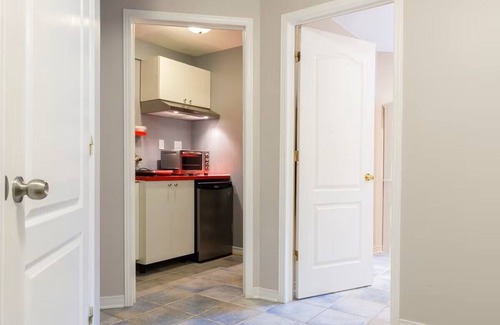 Longueuil Apartamento | Apartment with Private Entrance