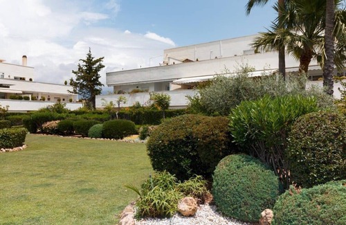 Marbella Apartamento | Apartment with private garden and common pools
