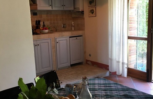 Piegaro Apartamento | Apartamento con jardín privado y piscina infinita, perfecto para viajes diarios por la ciudad.