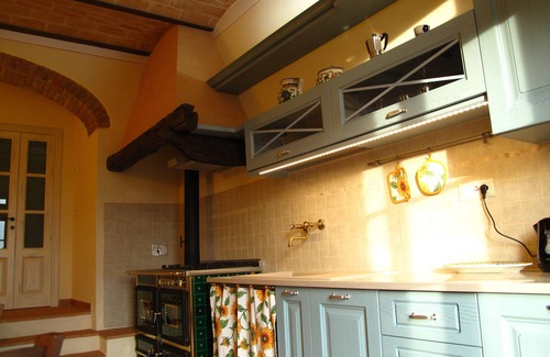Gambassi Terme Apartamento | Apartamento con una pequeña terraza en la aldea antigua con piscina cerca de San Gimignano