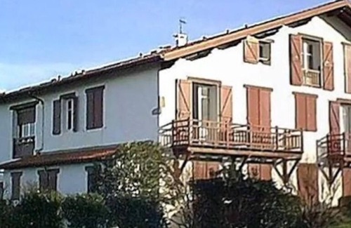 Behobie Apartamento | Apartment with sea and mountain views, swimming pool, tennis court, boule court and 2ha park