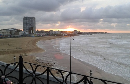 Margate Apartamento | Westbrook Bay Apartment with Sea Veiws 5-10 minutos a pie de Dreamland, Margate.