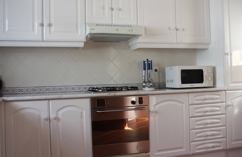 Praia del Rei Apartamento | Apartamento con piscina comunitaria, zonas ajardinadas, Wi-fi