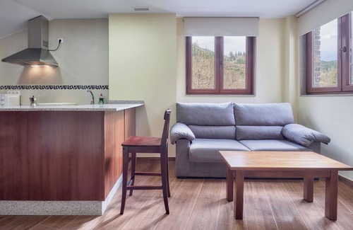 Cecos Apartamento | Apartamento 'Izquierda' con jardín compartido y Wi-Fi