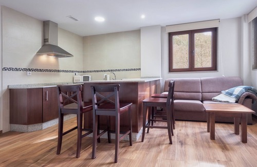 Cecos Apartamento | Apartamento 'Primero Izquierda' con jardín compartido y Wi-Fi