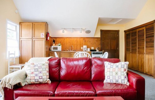 Olga Apartamento | Apartamento con vistas panorámicas del agua y las montañas, acceso privado a la playa