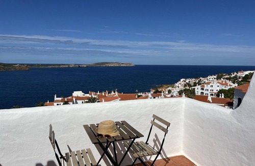 Platges de Fornells Apartamento | Apartamento con piscina y fabulosas vistas al mar