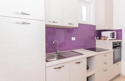 Sibenik Apartamento | Apartamento con piscina y 2 habitaciones.