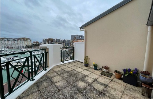 Port Guillaume Apartamento | Apartment with terraces overlooking Port Guillaume - 5 min walk to the sea