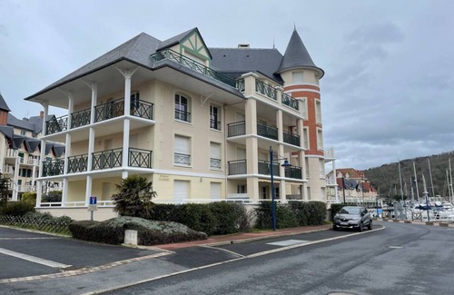 Port Guillaume Apartamento | Apartment with terraces overlooking Port Guillaume - 5 min walk to the sea