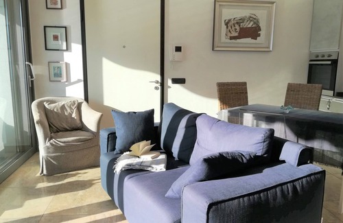 Sala Comacina Apartamento | Apartamento con terraza y vista al lago.