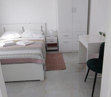 Pirovac Apartamento | Apartment with Terrace and Garden