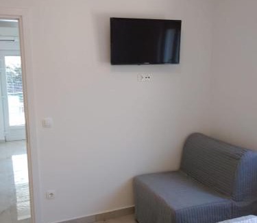 Pirovac Apartamento | Apartment with Terrace and Garden