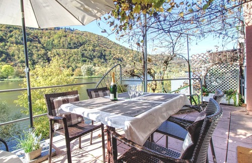Bullay Apartamento | Apartment with terrace directly on the banks and with a view of the Moselle