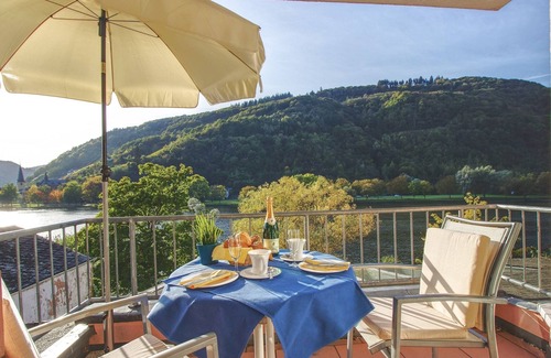 Bullay Apartamento | Apartment with terrace directly on the banks and with a view of the Moselle