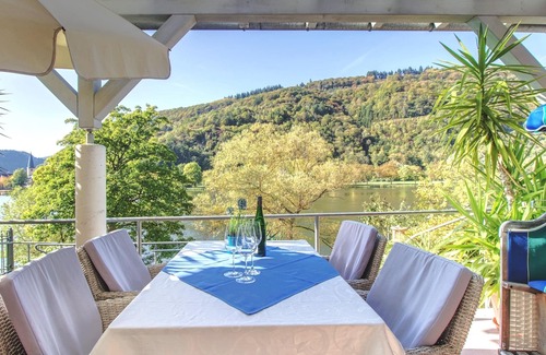 Bullay Apartamento | Apartment with terrace on the banks and with a view of the Moselle
