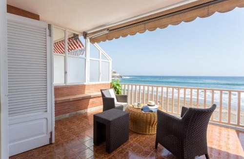 Melenara Apartamento | Apartment with Terrace on the Beachfront.