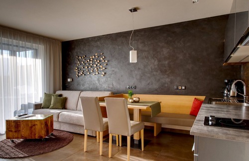 Rifiano Apartamento | Apartamento "Wohnung 2" con vistas a la montaña, piscina climatizada y Wi-Fi
