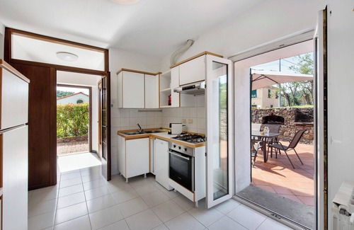Celle Ligure Apartamento | Apartamento 'Zafferano Suites - Mirto' con vistas al mar, terraza privada y Wi-Fi