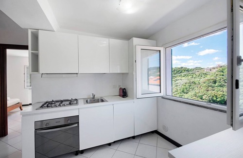 Celle Ligure Apartamento | Apartamento 'Zafferano Suites - Origano' con vistas al mar, jardín compartido y Wi-Fi