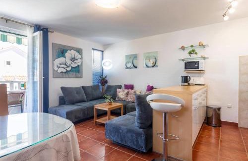 Supetar Apartamento | Apartment Zara - Two Bedroom Apartment with Balcony - ST