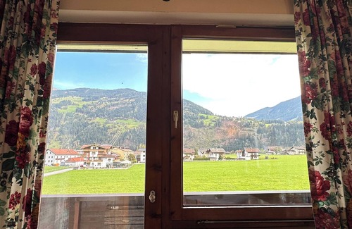 Zell am Ziller Apartamento | Apartamento 'Zillertal Arena 6er' con vistas a la montaña, balcón y Wi-Fi
