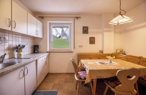 Terento Apartamento | Apartamento "Zirme" cerca de zonas de esquí y senderismo con vistas a la montaña, Wi-Fi y jardín