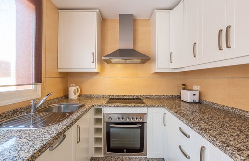 Torrox Costa Apartamento | "Apartamento en Torrox Costa" con vistas al mar, piscina, jacuzzi, Wi-Fi, A/C y jardín