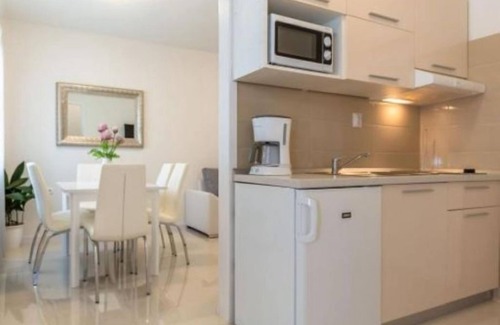 Istok Apartamento | Apartments and Room Tattoo (111881-A3) - Makarska