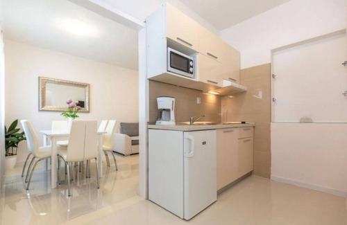 Istok Apartamento | Apartments and Room Tattoo (111881-A3) - Makarska