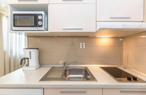 Istok Apartamento | Apartments and Room Tattoo (111881-A3) - Makarska